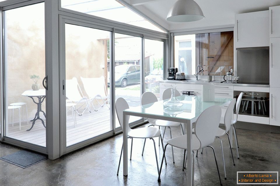 Kuchyňa a jedáleň v bielej farbe
