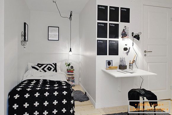 Štýlová malá spálňa v čiernej a bielej farbe