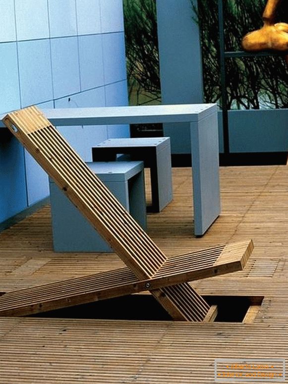 Skladacia stolička v podlahe