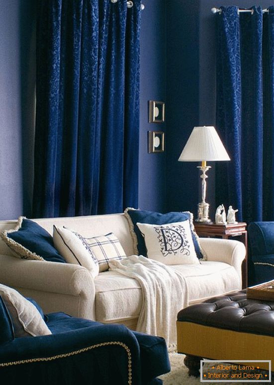 Hlboké modré v dizajne obývacej izby