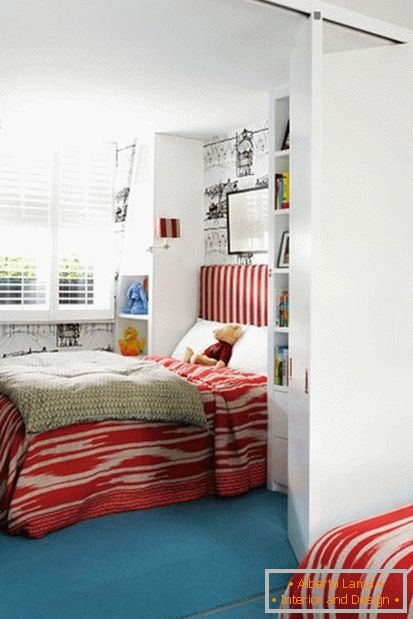 Krásna izba červených detí pre chlapca