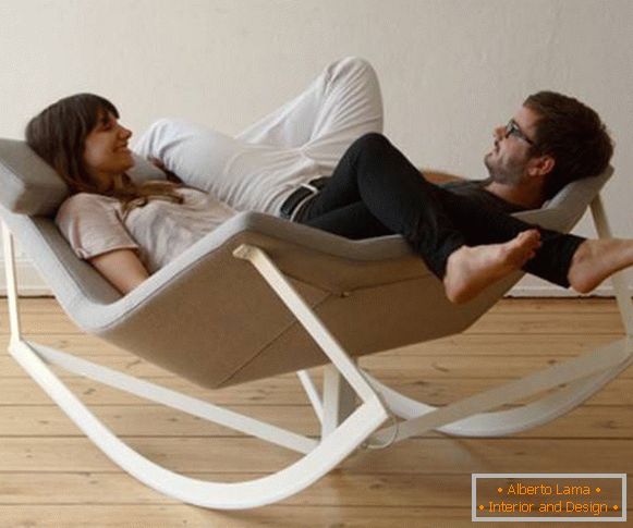 Dizajnový nábytok - hojdacia stolička