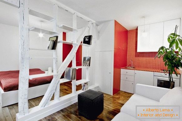 Štúdiový apartmán v červenej a bielej farbe