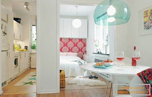 Interiér bytu obsahuje všetky potrebné priestory na bývanie v malom priestore