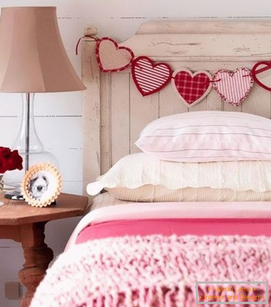 Dekorácia postele na Valentín