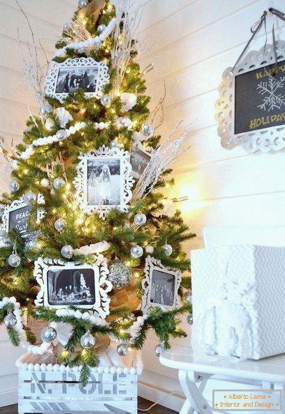 Dekorácia vianočného stromčeka s fotorámčekmi