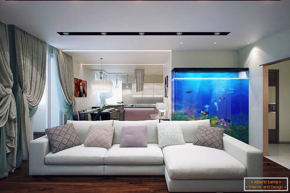 Krásny interiér obývacej izby s akváriom