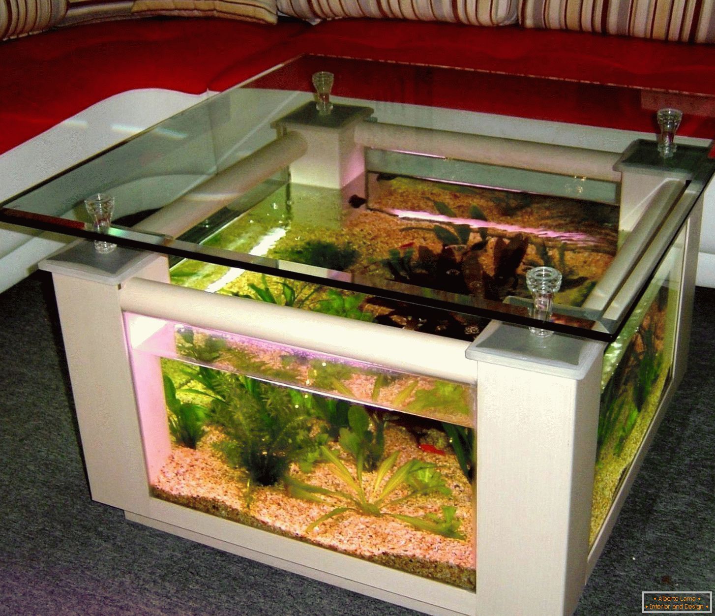 Konferenčný stolík-akvárium