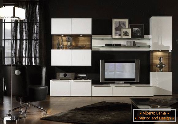 Čierne tapety pre biele modulárny nábytok v obývacej izbe