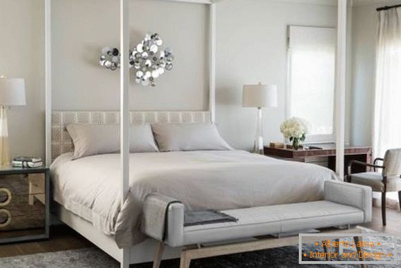 Luxusná bielo lesklá spálňa