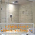 Sprchovací kút s pieskovou dlažbou a bielymi dverami