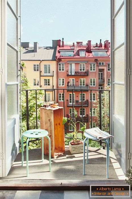 Malý balkón s výhľadom na mesto