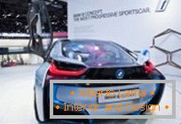 BMW oznámilo približnú cenu dlho očakávaného hybridného supercaru i8