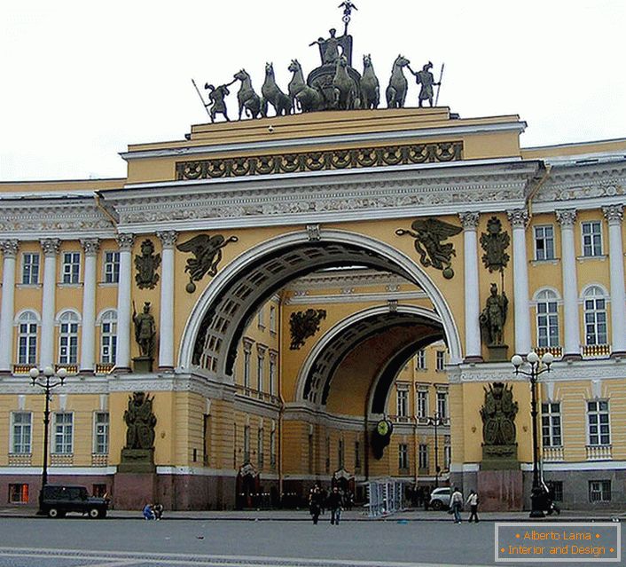 Veľkolepé architektonické výtvory v štýle ruskej ríše sa z úspory zachovávajú z roka na rok.