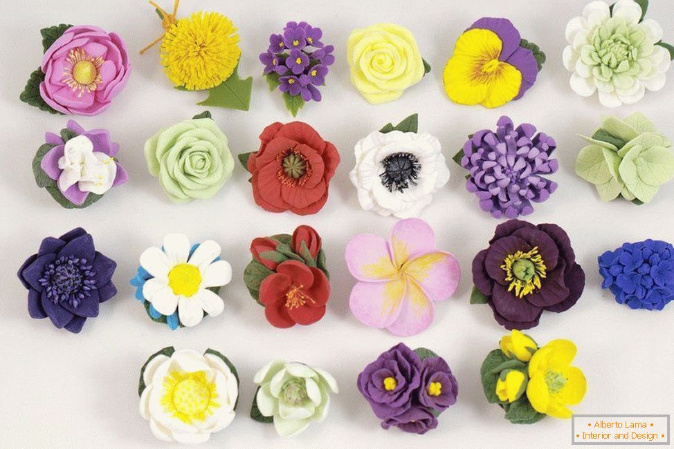 Kvety vyrobené z polymérnej hliny