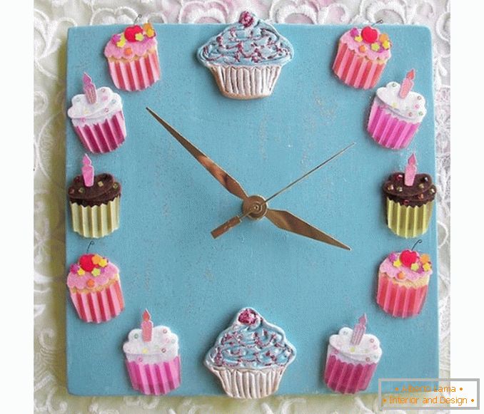 Nástěnné hodiny cupcakes