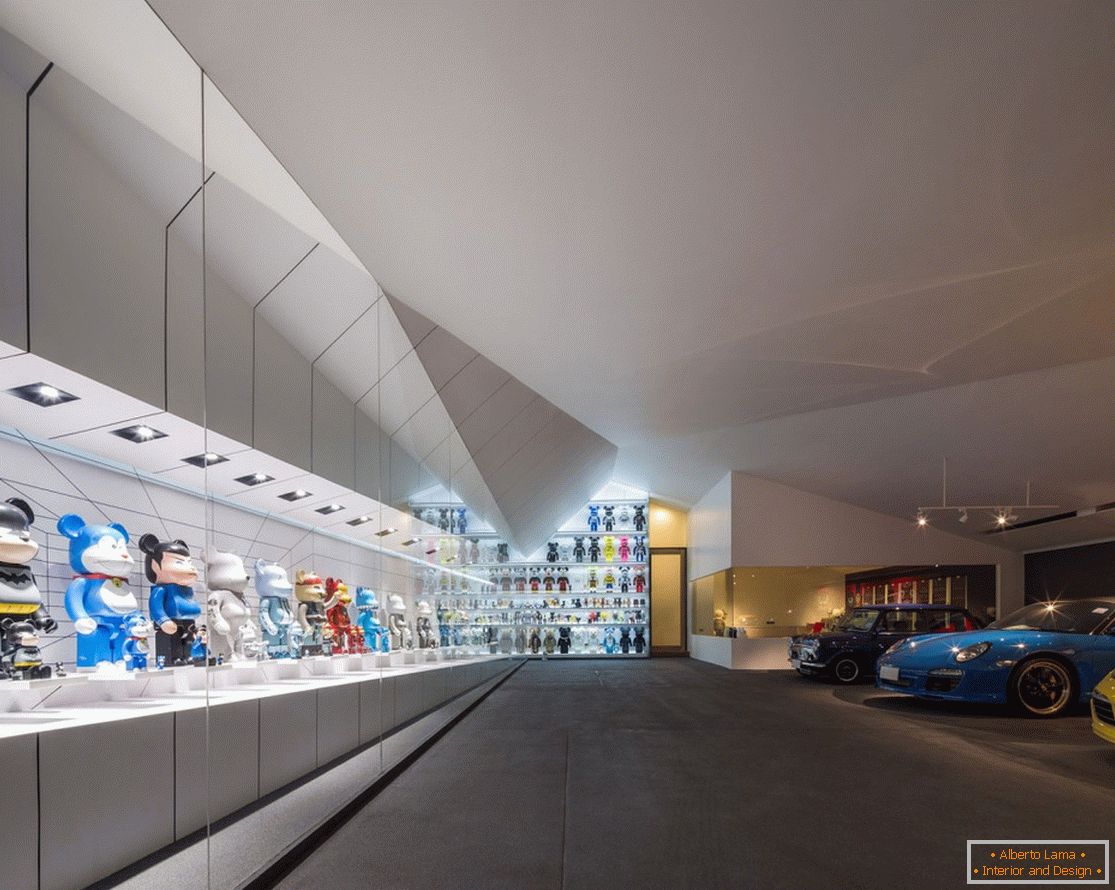 Zaujímavý dizajn stien a stropov v Garage Of The Bears garage