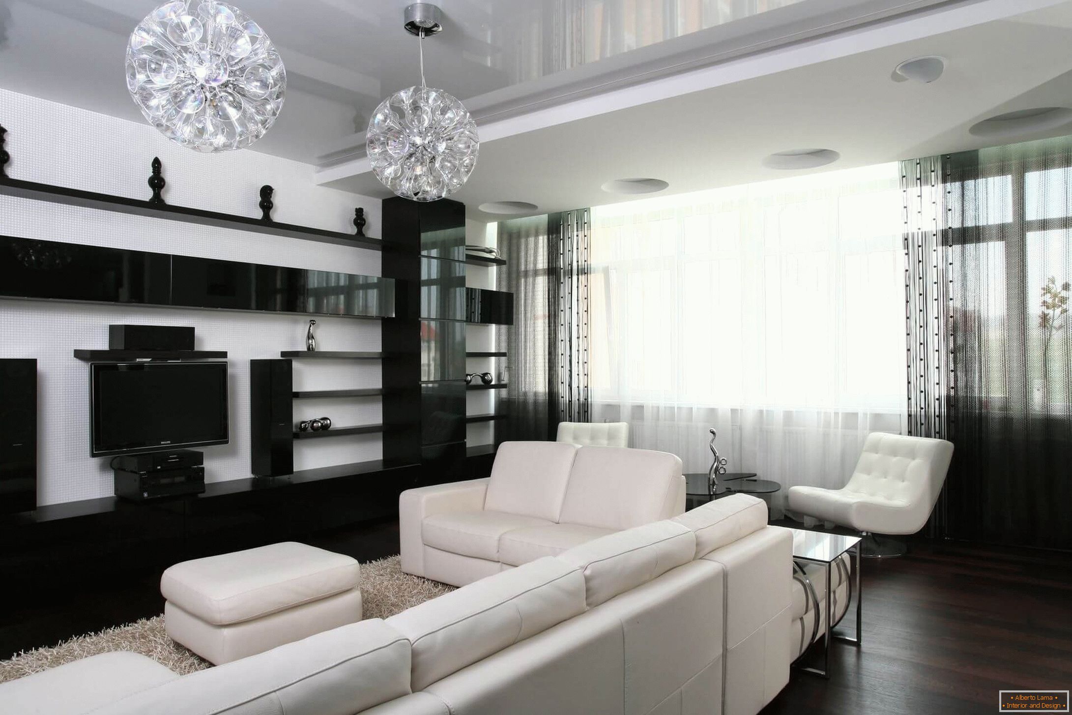 Čierne regály v obývacej izbe