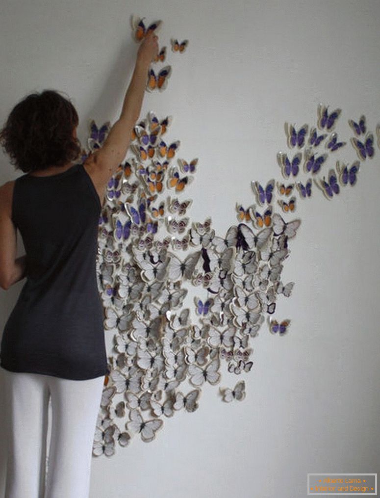 Prilepte motýle na stenu