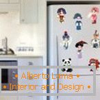Kreslené znaky na chladničke