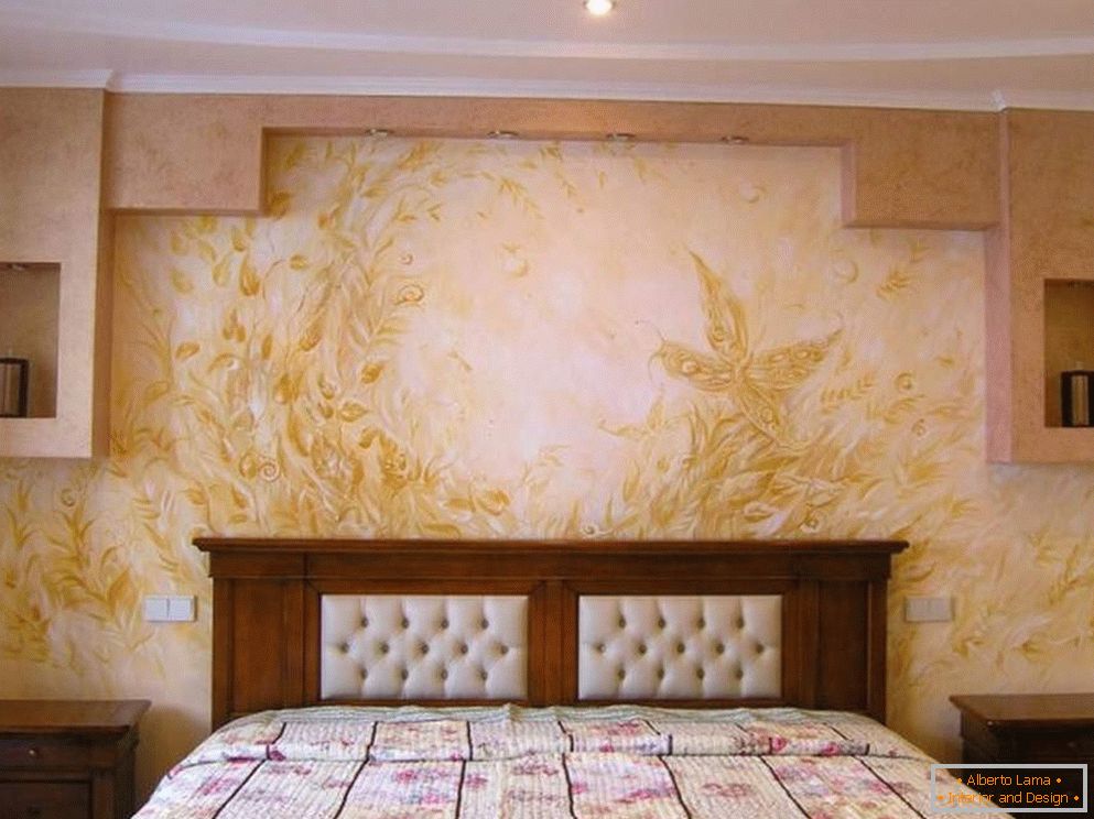 Vzory na stene pri posteli