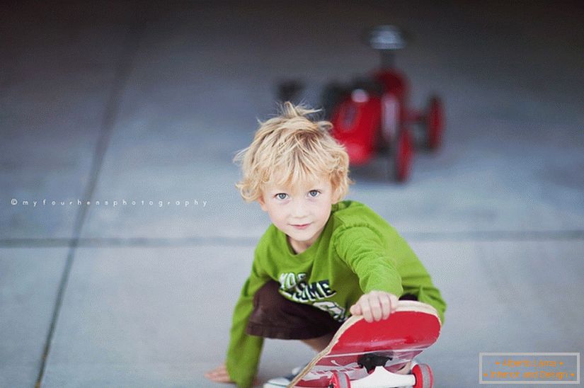 Chlapec na skateboarde