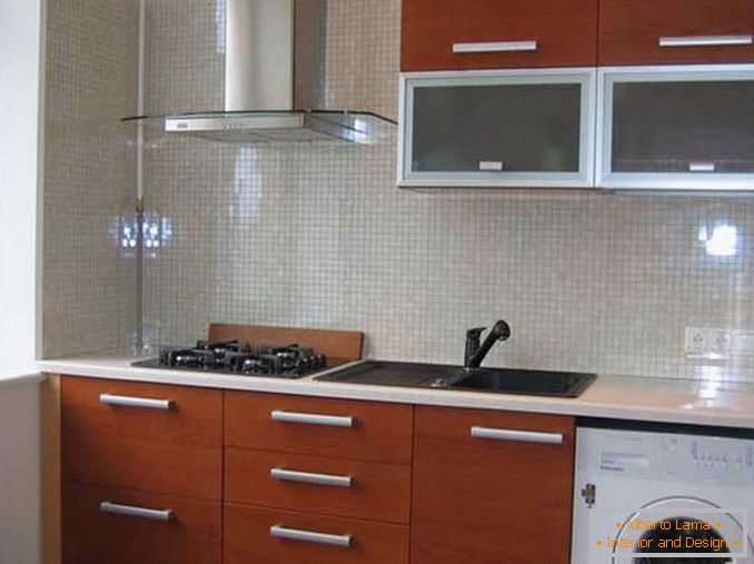 Interiér dizajnu jedného bytu Apartmán Khrushchev - kuchyňa v štýle minimalizmu