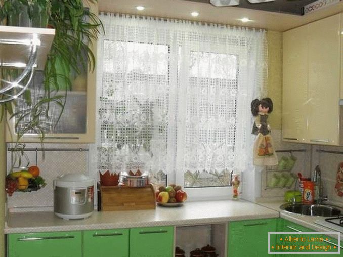 Dizajn 1-izbového bytu v Chruščov - foto malej kuchyne