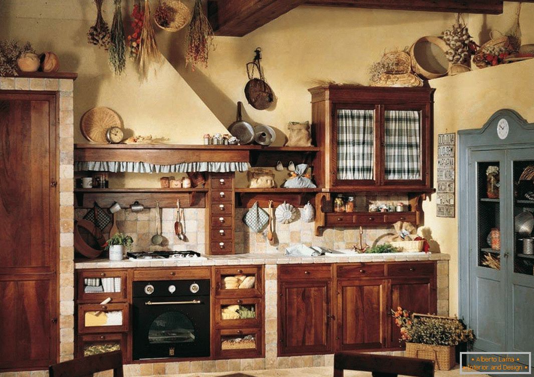 Drevený nábytok v kuchyni