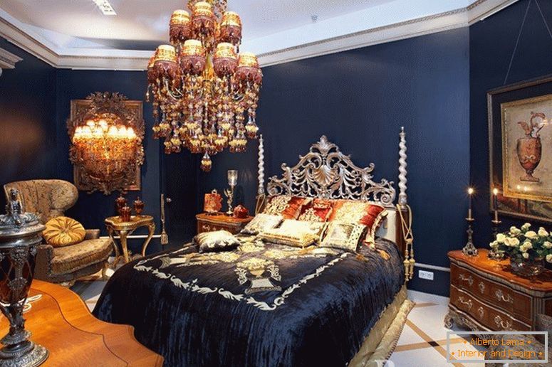Luxusný lustr v spálni