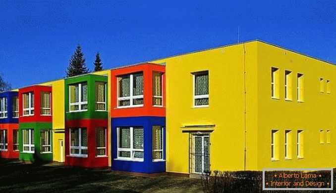 Farebné riešenie fasády súkromného domu фото