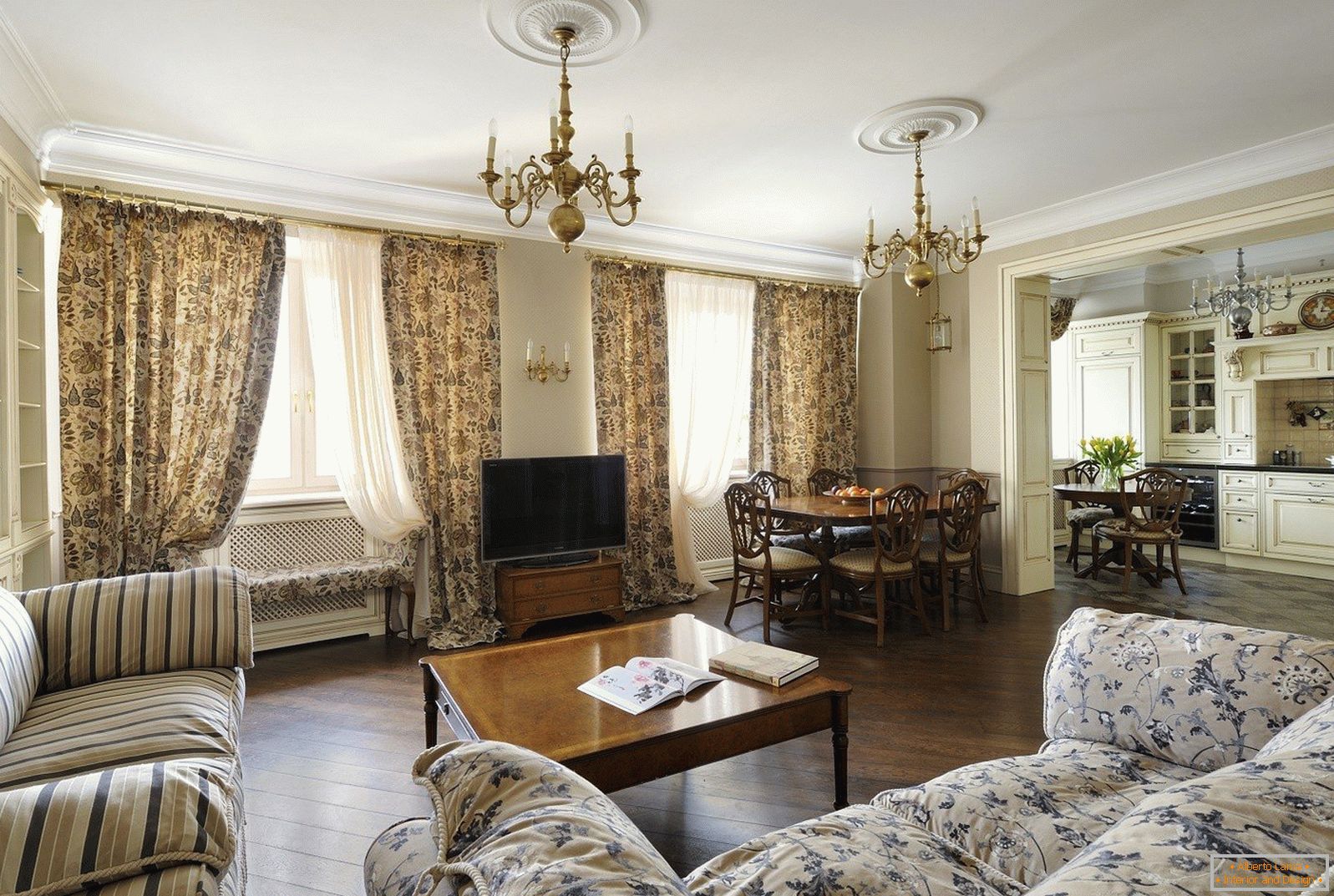 Obývacia izba v klasickom štýle s dvoma oknami