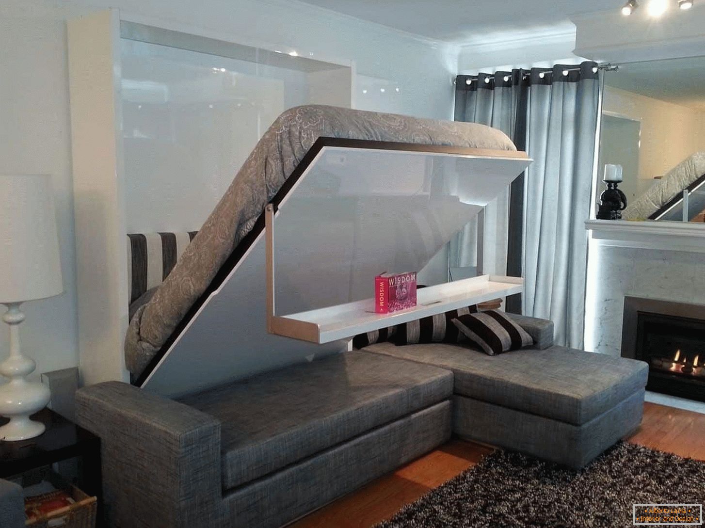 Rozkladací gauč, pohodlný transformátor pre kombinovanú obývaciu izbu a spálňu