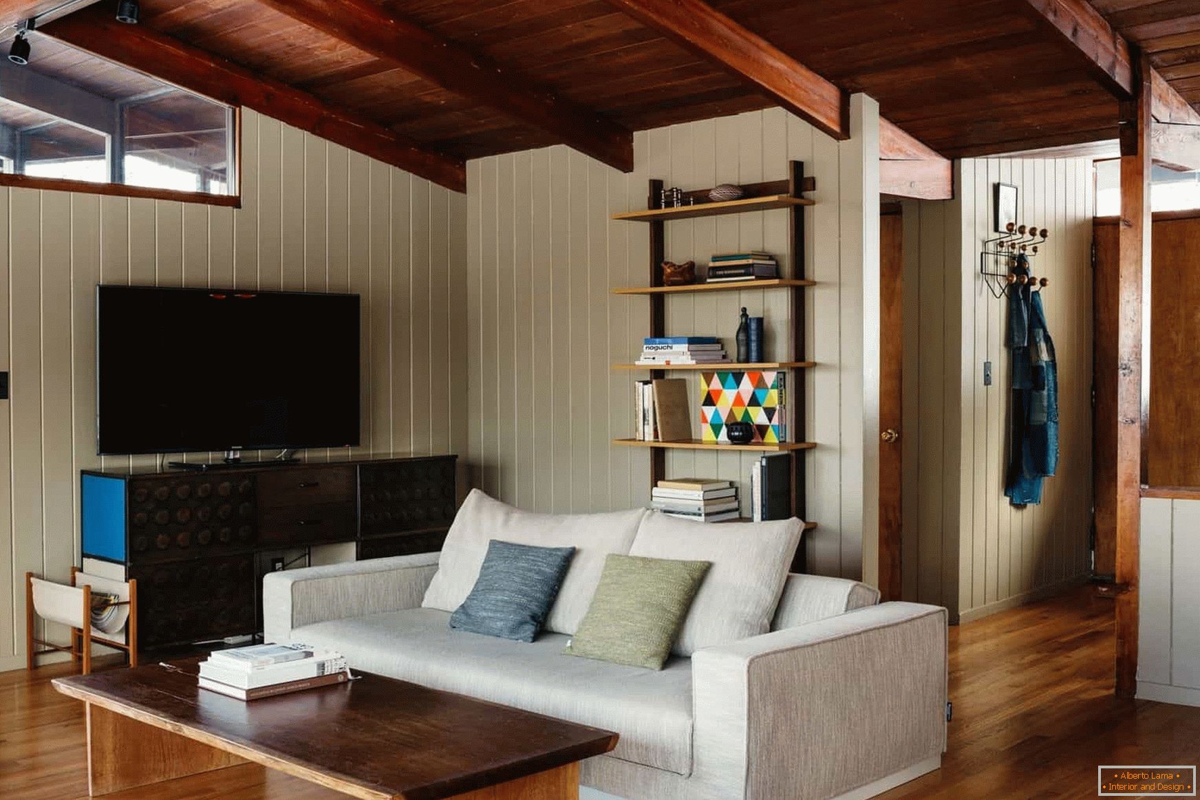 Príkladom obývacej izby v drevenom dome