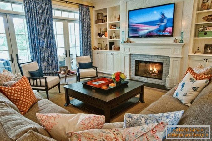 Dizajn obývacej izby s krbom a TV