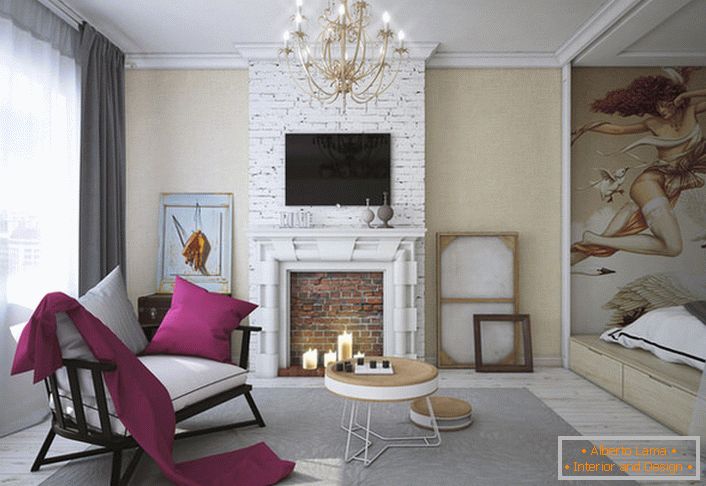 Nábytok v obývacej izbe svetlých a tmavej farby je iný svoj štýl, ale vďaka bielym vankúšom dokonale zapadá do konceptu eklektického štýlu.