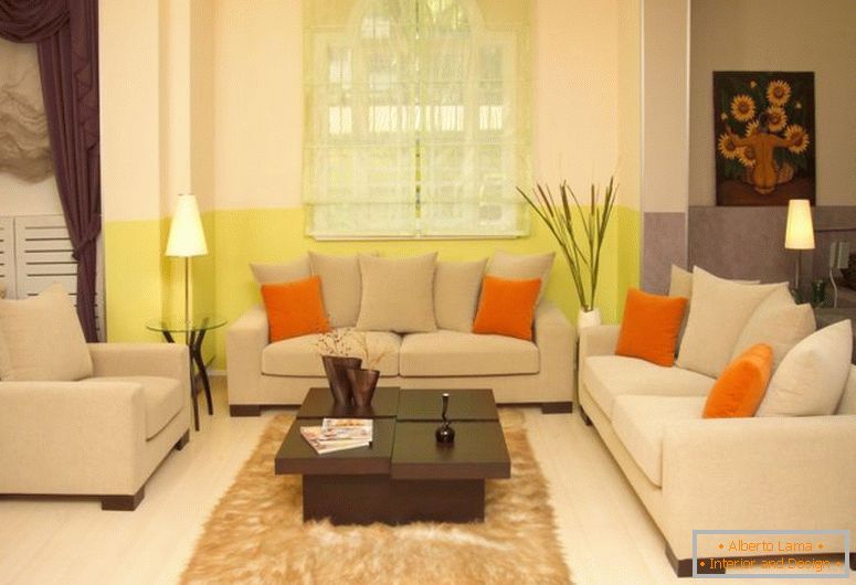 vyzývavý-window-for-feng-shui-obývačka-s-krémovej pohovky-and-štýlový stôl-on-brown-koberec