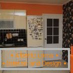 Oranžový interiér kuchyne