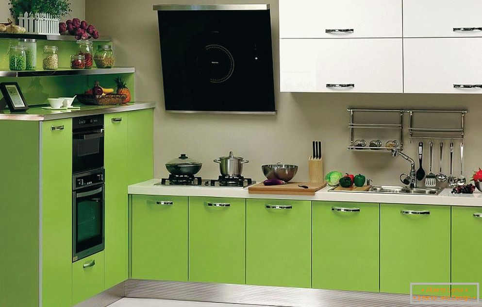 Kuchyňa v svetlej zelenej farbe