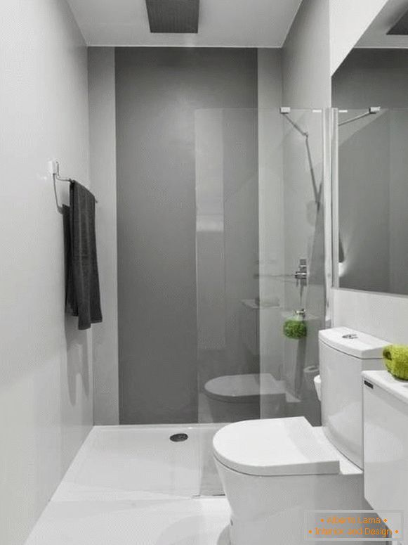 Malá kombinovaná kúpeľňa - fotka v bielych tónoch