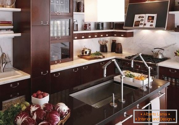 Kuchynský dizajn v malom apartmáne - fotografia s ostrovom