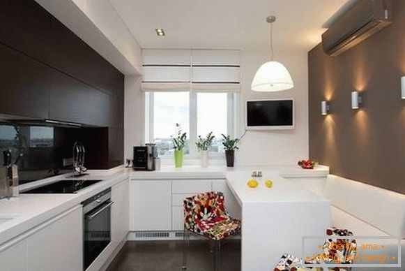 Kuchynský dizajn 10 m2 v malom apartmáne na fotografii