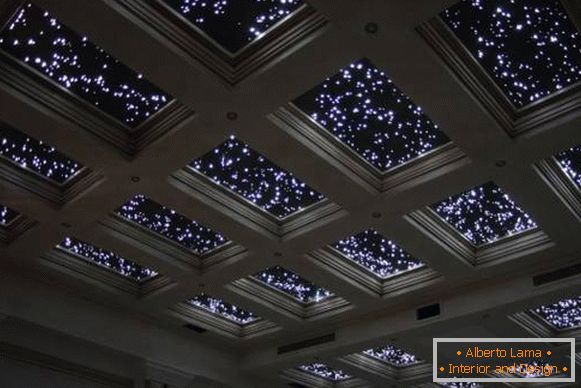Ceissonový strop so svetlom