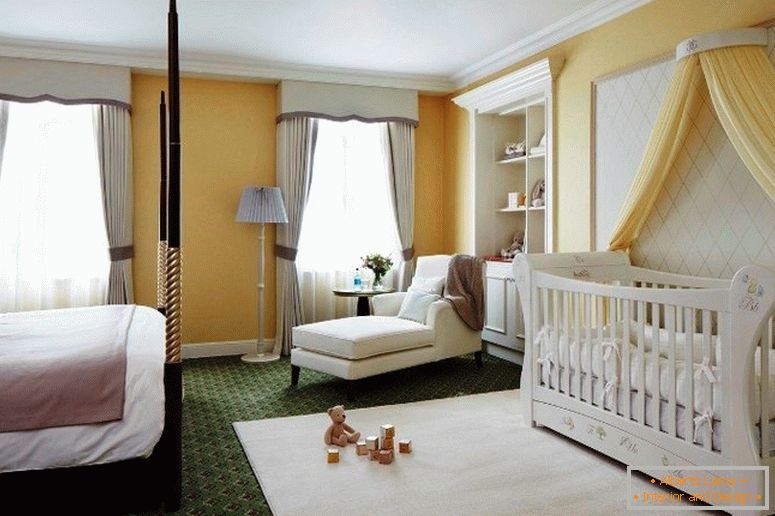 Priestranná spálňa pre rodičov s dieťaťom