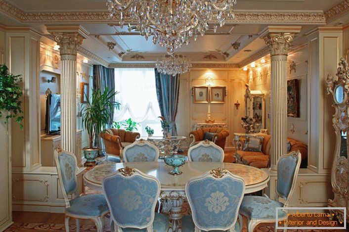 Luxusná jedáleň je zariadená v barokovom štýle.