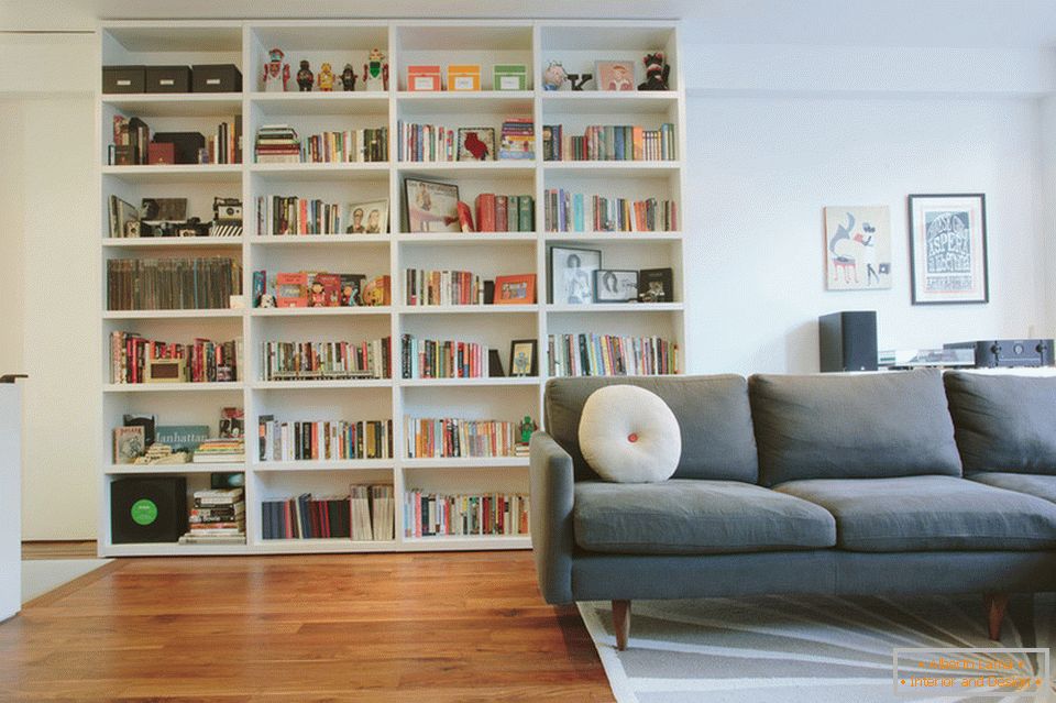 Knižnica v obývacej izbe štýlový duplex v Manhattane