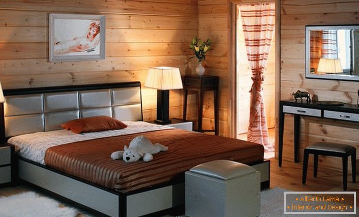 Steny miestnosti z dreveného rámu sú harmonicky kombinované so spálňovým nábytkom farby cenogee.