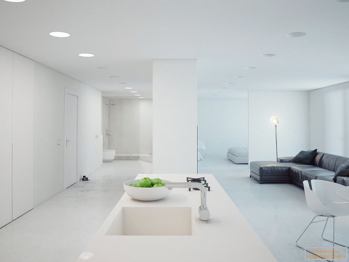 Medzi kuchyňou a obývacou izbou prakticky neexistujú žiadne bariéry, ktorých absencia robí miestnosť vizuálne priestrannejšou.