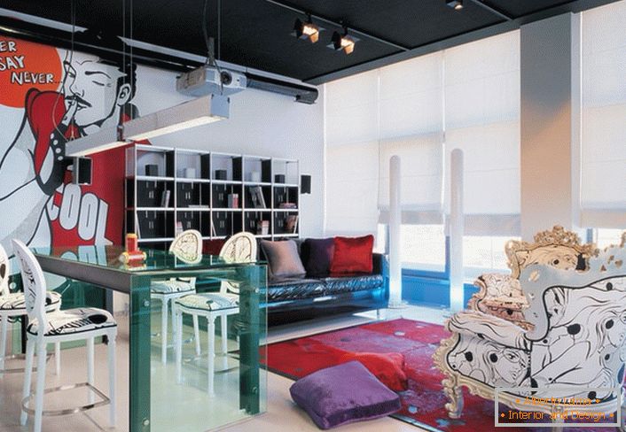 Pafos obývacia izba v štýle eklekticizmu pre módne excentrické dievča. 
