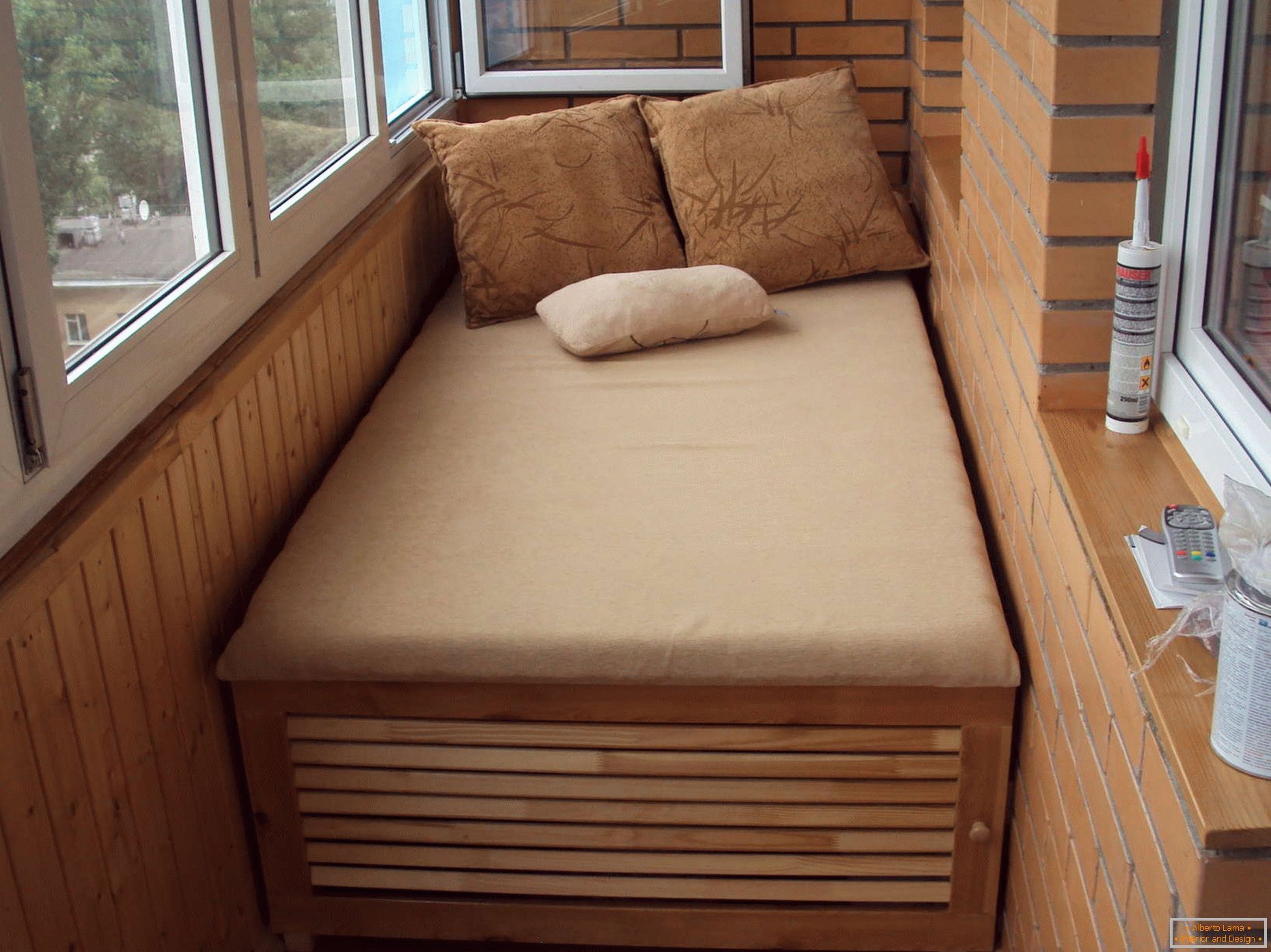 Poschodová posteľ na balkóne